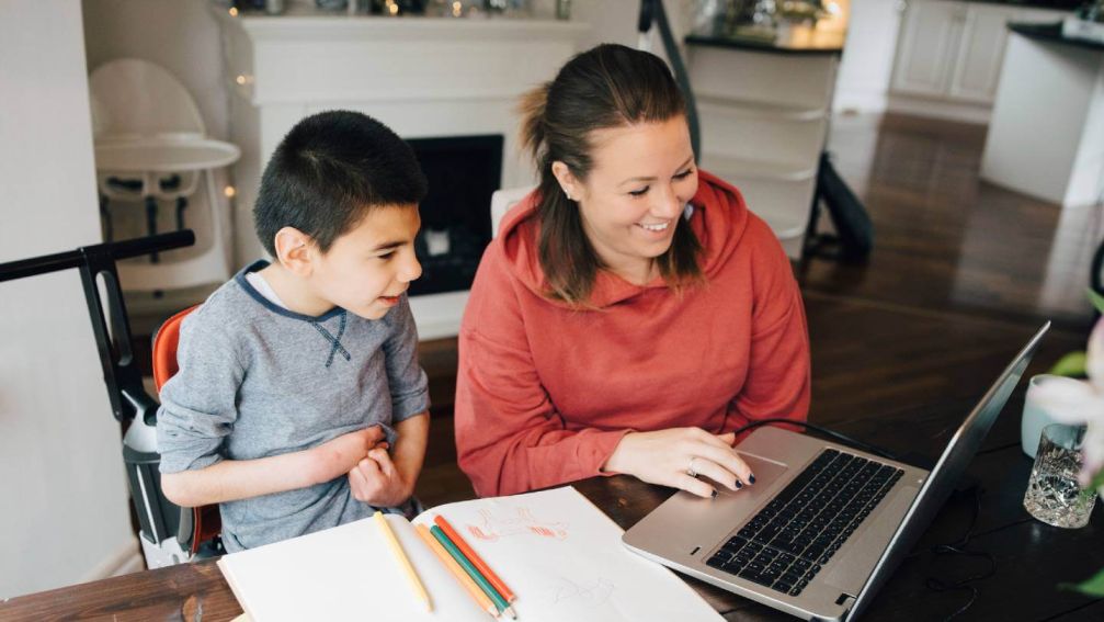 Fresno parent and child in online autism treatment session
